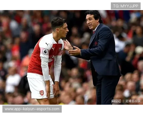 足球球星突发奇招引爆全场意外上演打观众屁股趣味一幕